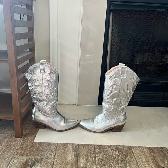 Silver Western Cowboy Boots - Picture 3 of 7